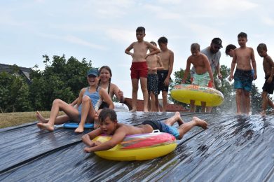 PARTY@HAD: WASSERRUTSCHE & SPRITZERSTAND