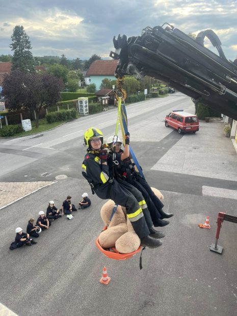 JUGENDSTUNDE: HÖHENRETTUNG DES TEDDYBÄREN