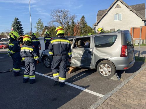12042025 Übung Menschenrettung aus KFZ 2