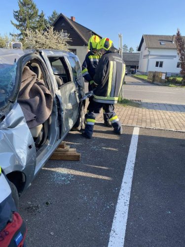 12042025 Übung Menschenrettung aus KFZ 3
