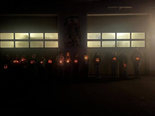 30102025 Kürbisschnitzen 1