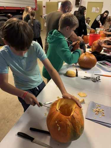 30102025 Kürbisschnitzen 4