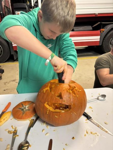 30102025 Kürbisschnitzen 6
