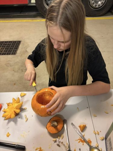 30102025 Kürbisschnitzen 9